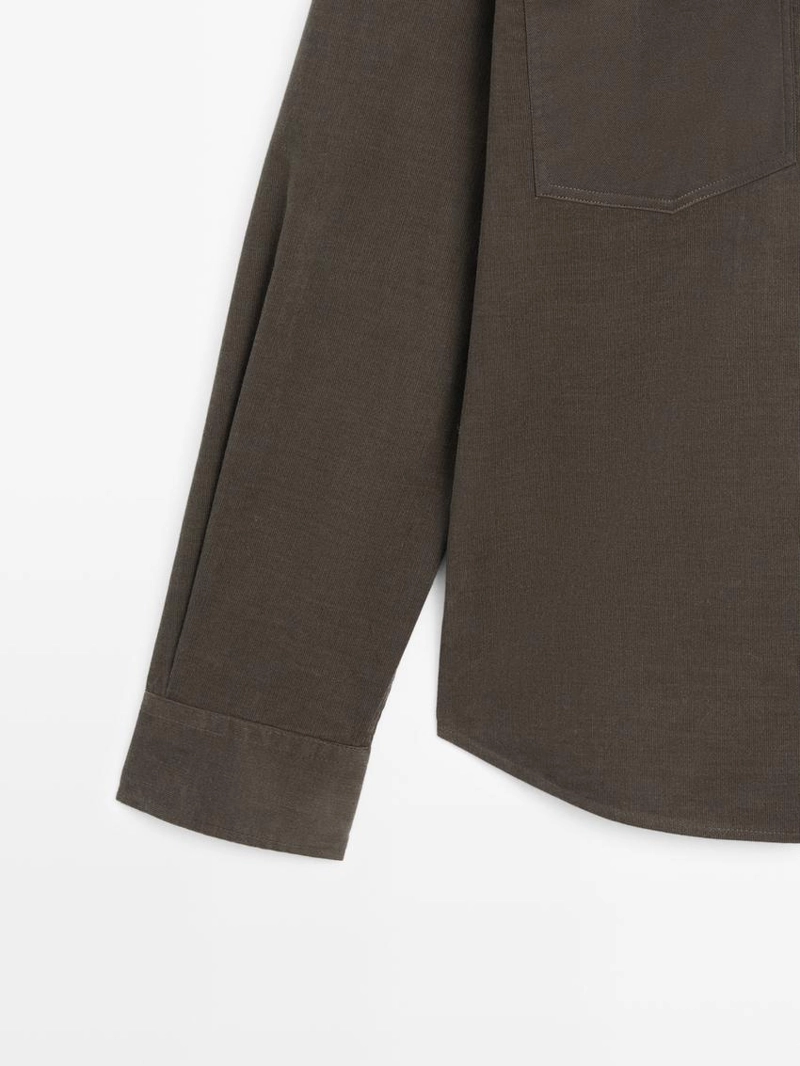 Рубашка из микро-вельвета свободного кроя с контрастными карманами