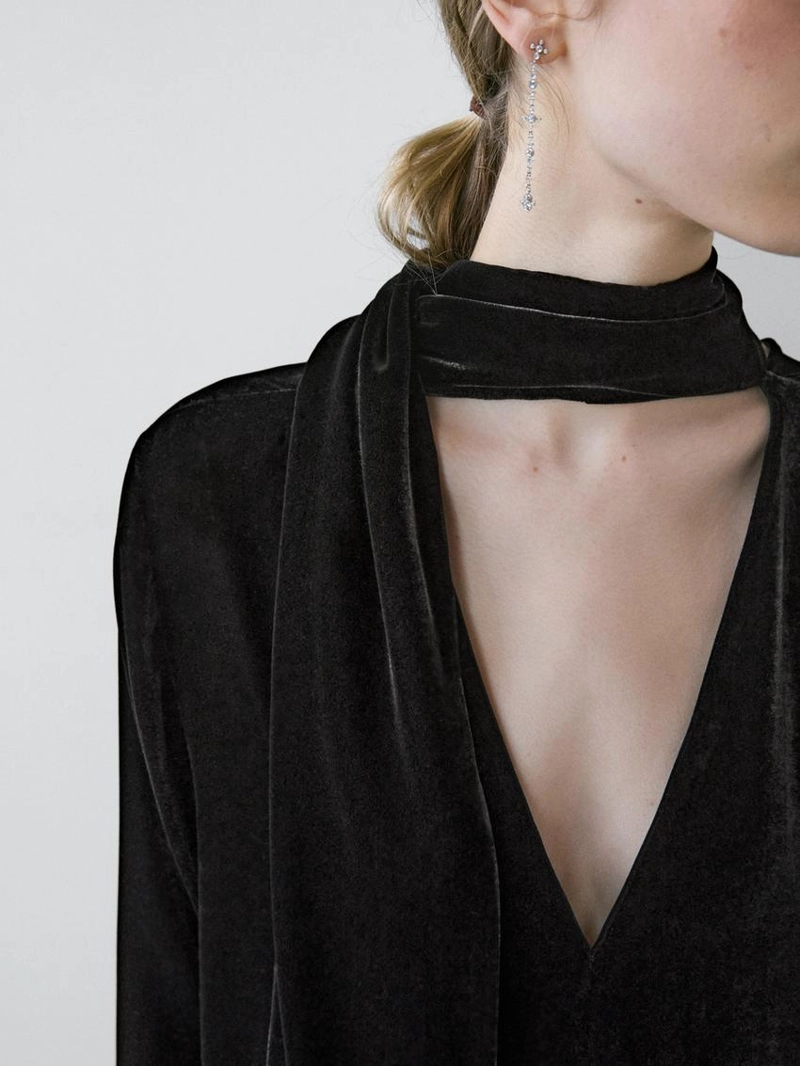 Длинное бархатное платье с завязкой на шее - studio