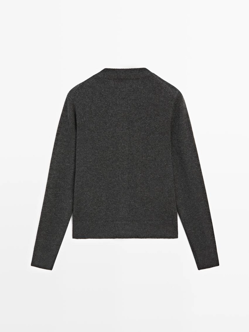 Плетеный кардиган с золотыми пуговицами