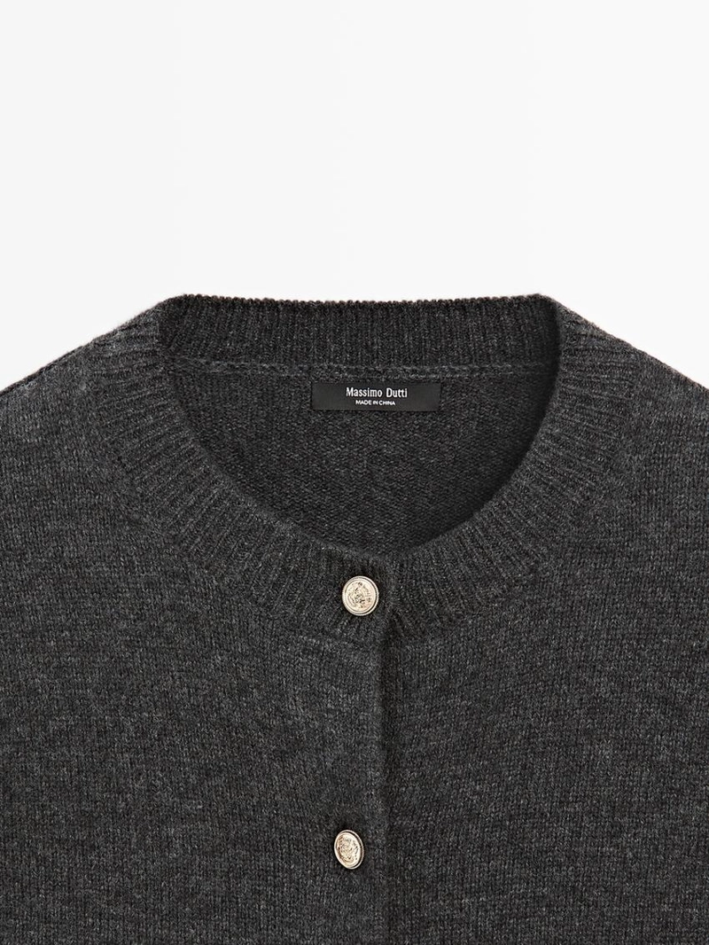 Плетеный кардиган с золотыми пуговицами