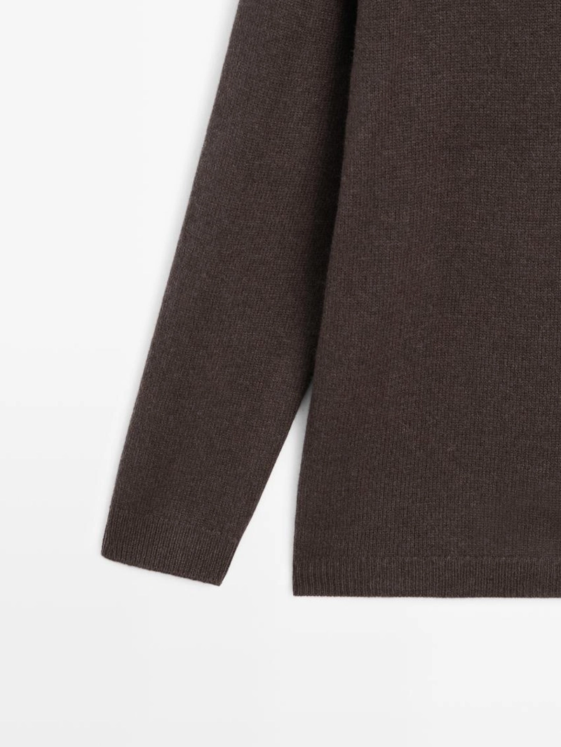 Свитер с v-образным вырезом и объемными рукавами из вязаного кашемирового микса