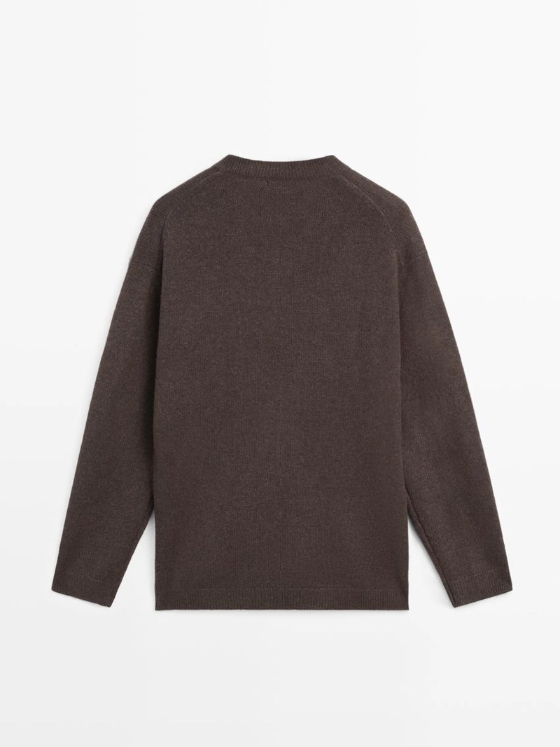 Свитер с v-образным вырезом и объемными рукавами из вязаного кашемирового микса