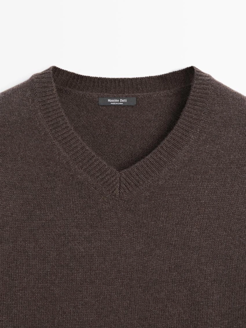 Свитер с v-образным вырезом и объемными рукавами из вязаного кашемирового микса