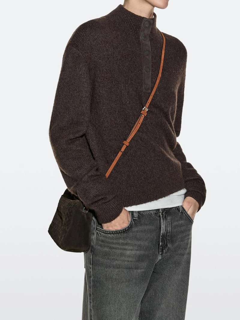 Маленькая плетеная сумка из разделанной кожи