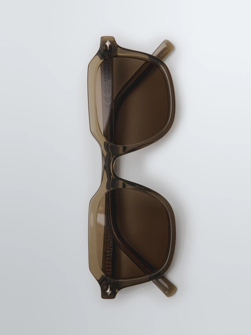 Солнечные очки квадратной формы