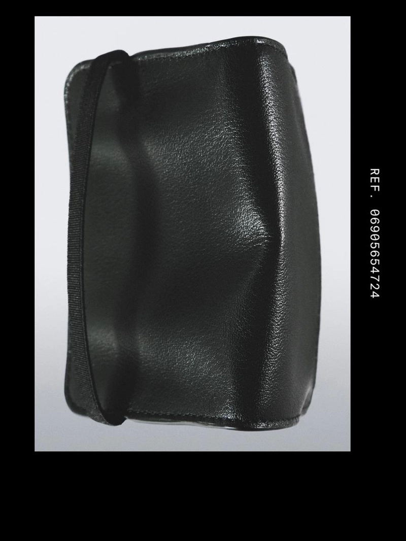 Картхолдер из кожи наппа с клапаном