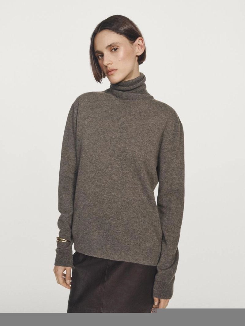 Вязанный свитер с высоким воротником из шерстяной смеси