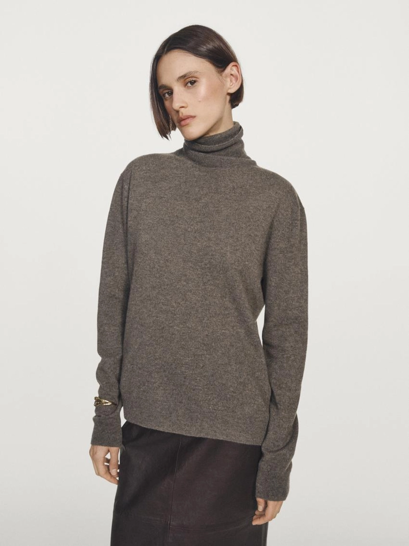 Вязанный свитер с высоким воротником из шерстяной смеси