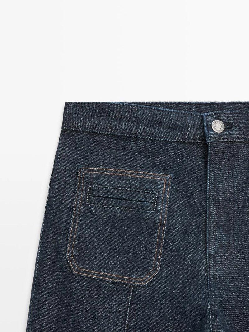 Джинсы с высокой посадкой и расклешенными брючинами с карманами