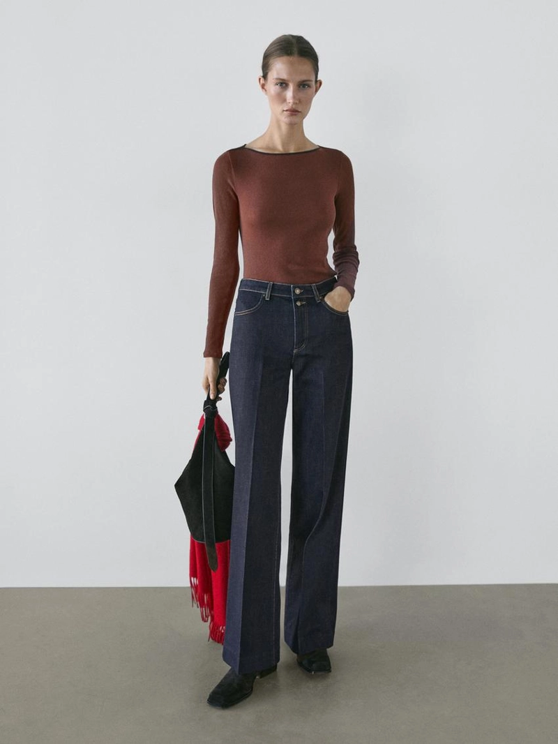 Джинсы с высокой посадкой и расклешенным кроем