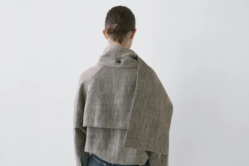 Куртка-бомбер с шарфом в меланжевом стиле