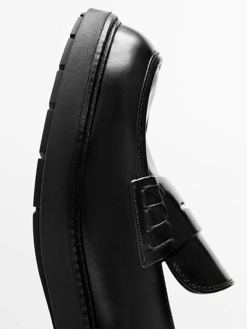 Мокасины с глянцевой отделкой и подошвой для треккинга