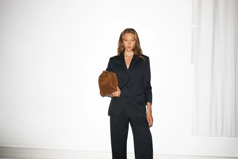 Пиджак из 100% экстра-тонкой шерсти с двумя пуговицами