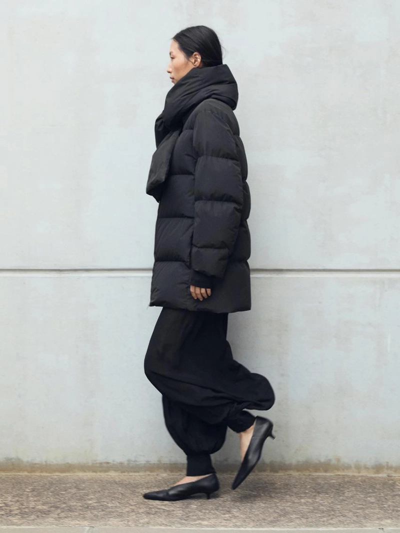 Пуховик с водоотталкивающей отделкой с деталями шарфа