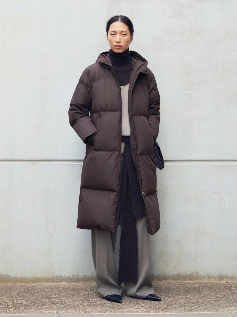 Длинный пуховый плащ с капюшоном, отталкивающий воду