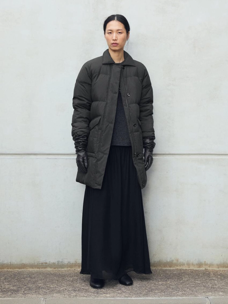 Длинный водоотталкивающий пуховик с воротником