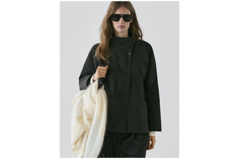 Короткая стеганая парка с деталями воротника