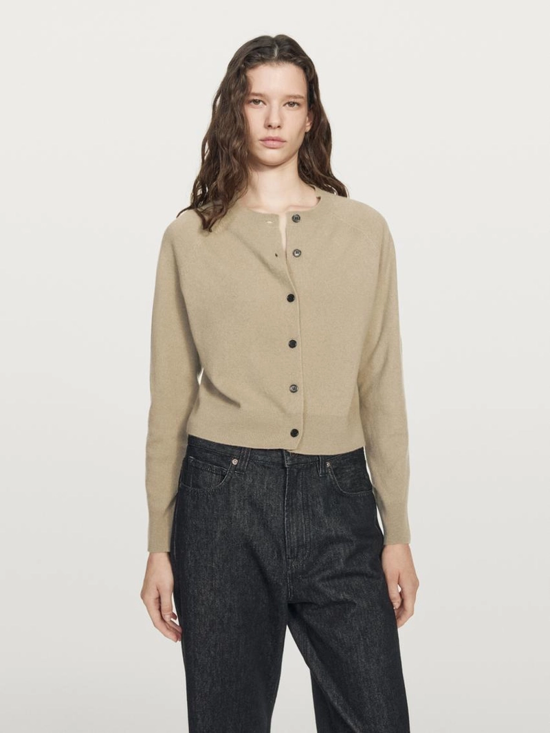 Короткий вязаный кардиган с рукавами рэглан