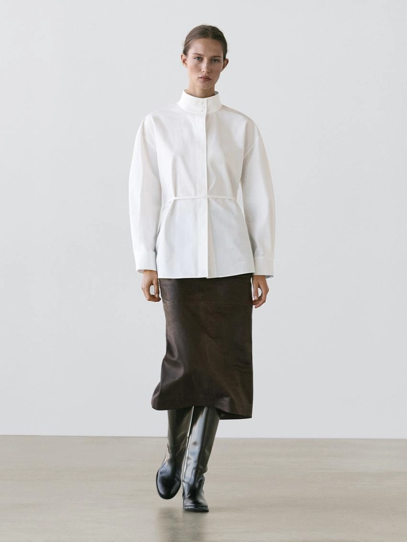 Рубашка с высоким воротником и деталями ленты