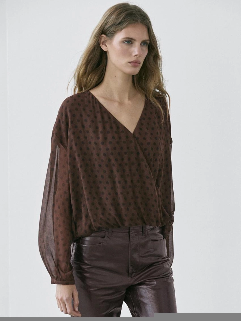 Блуза с запахом в горошек