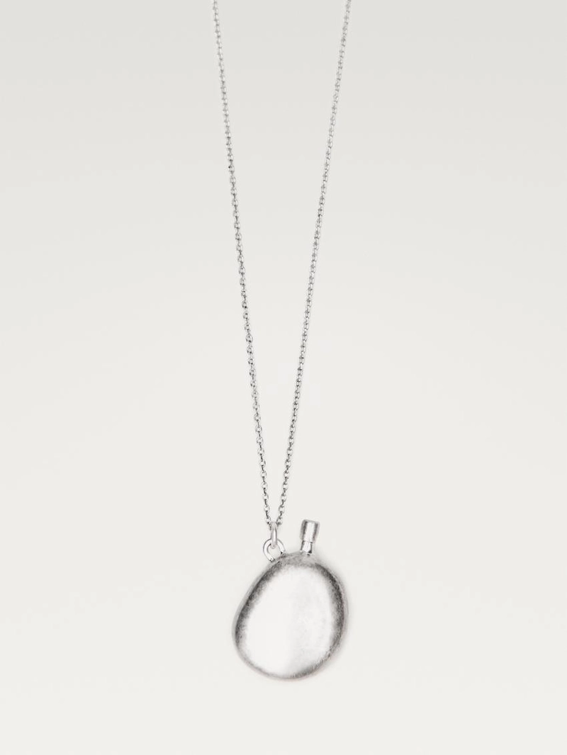 Ожерелье с металлическим подвесом