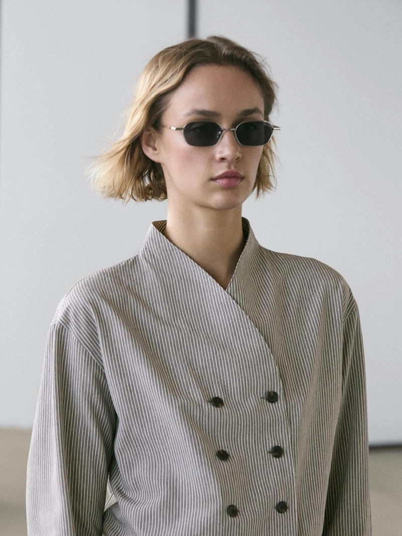 Рубашка с полосатым узором и пуговицами