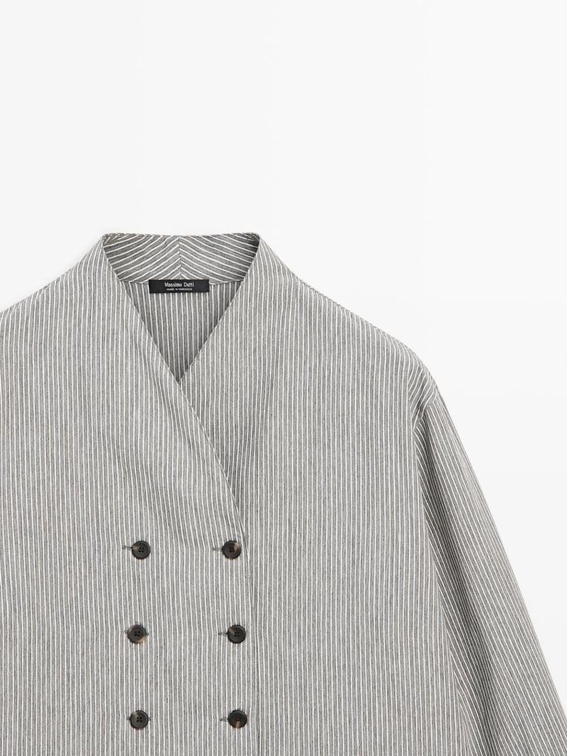 Рубашка с полосатым узором и пуговицами