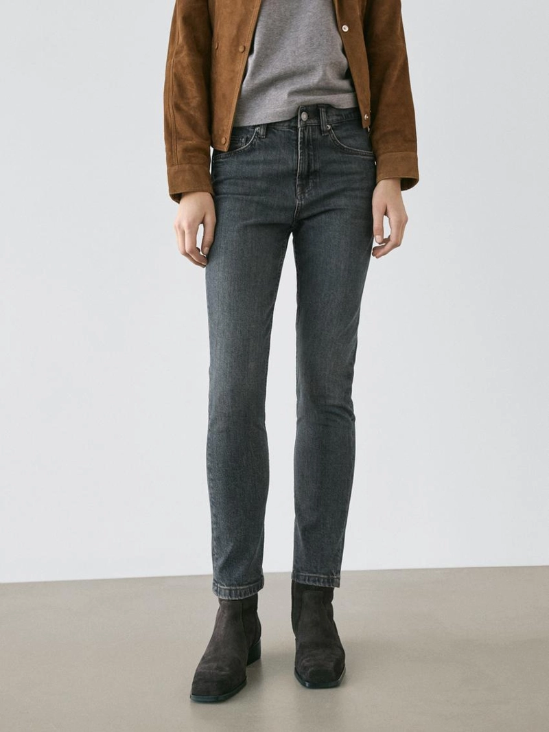 Джинсы средней посадки узкого кроя до середины голени