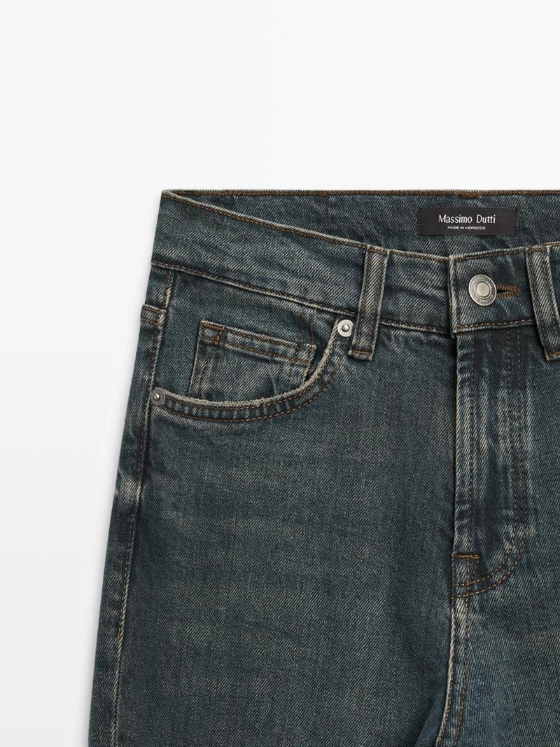 Джинсы средней посадки узкого кроя до середины голени