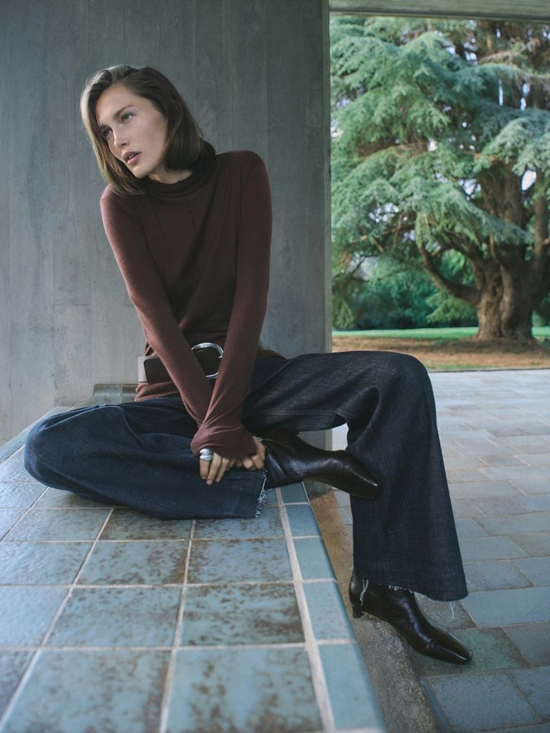 Джинсы с высокой талией и расширенными брючинами