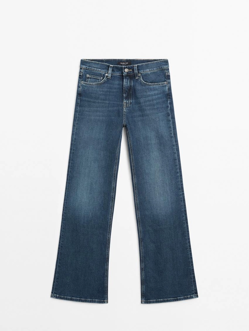 Джинсы с завышенной талией и узкими штанинами в стиле колокол