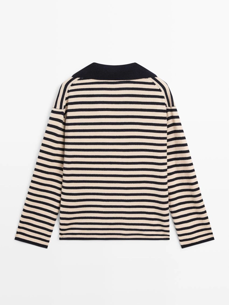 Водолазка с полосатым v-образным вырезом из вязаного полотна