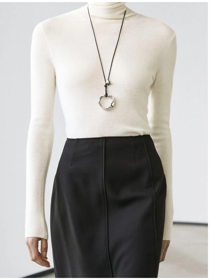 Кожаное ожерелье с неправильным элементом