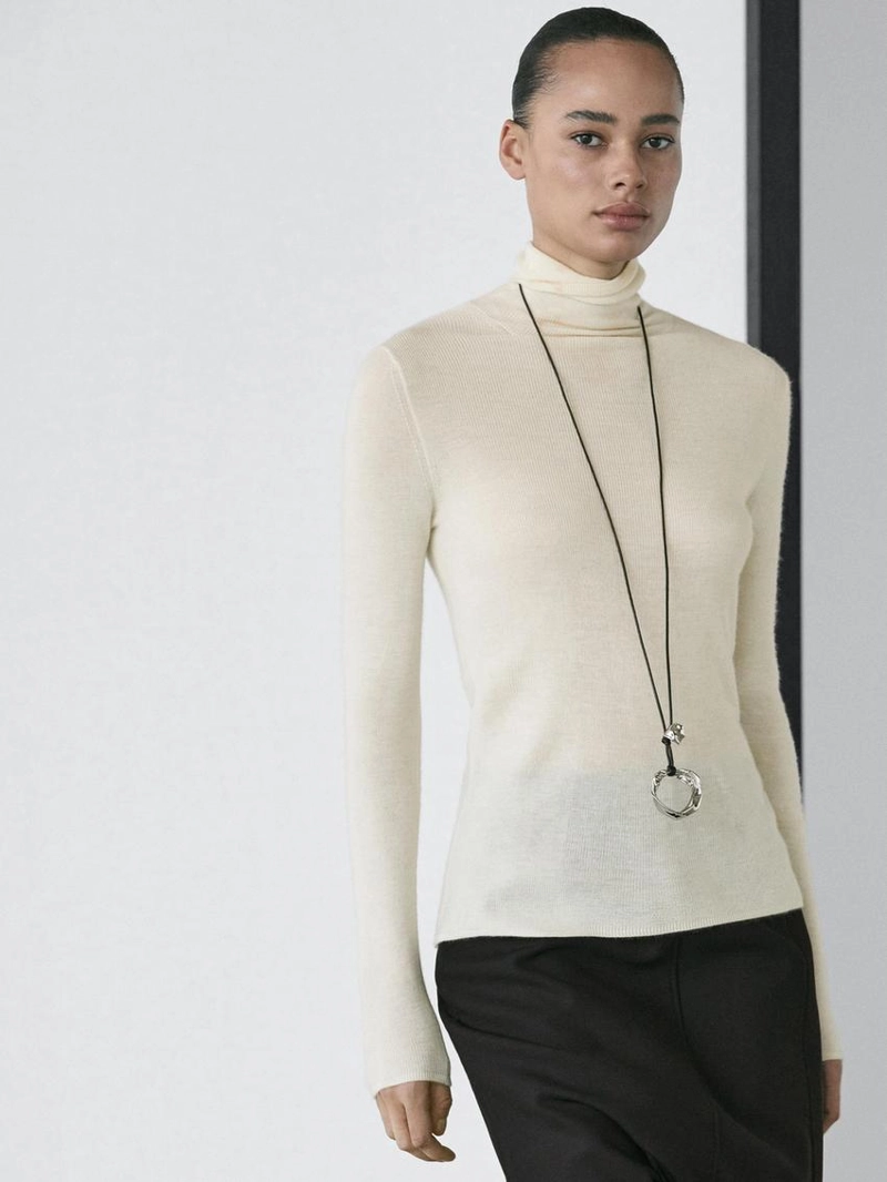 Кожаное ожерелье с неправильным элементом