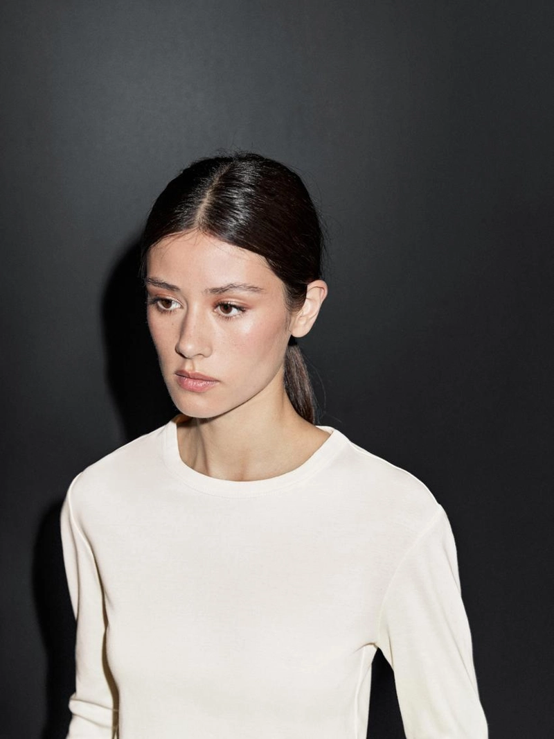 Футболка с длинным рукавом и закругленным подолом