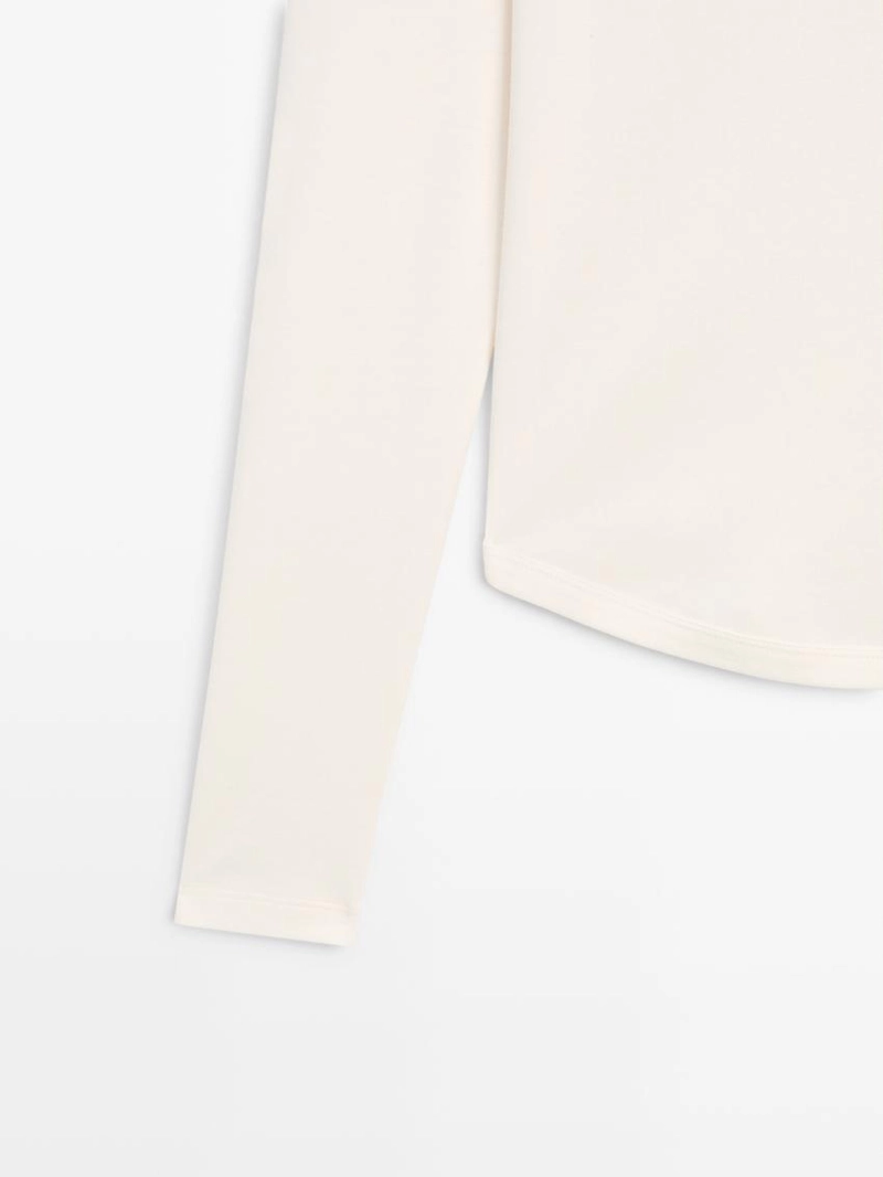 Футболка с длинным рукавом и закругленным подолом