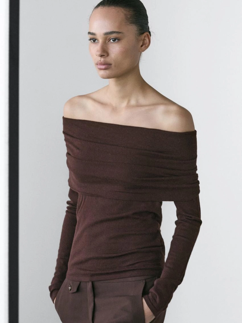 Трикотажный свитер с открытыми плечами из шерстяной смеси