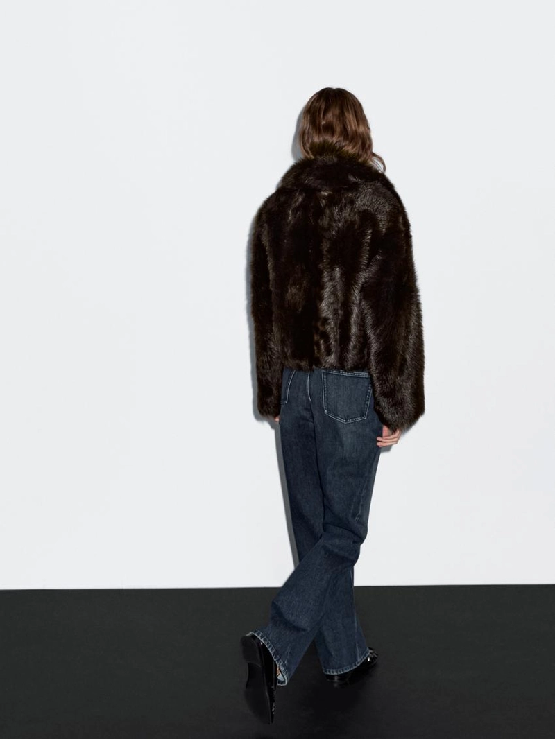 Короткая кожаная куртка с мехом