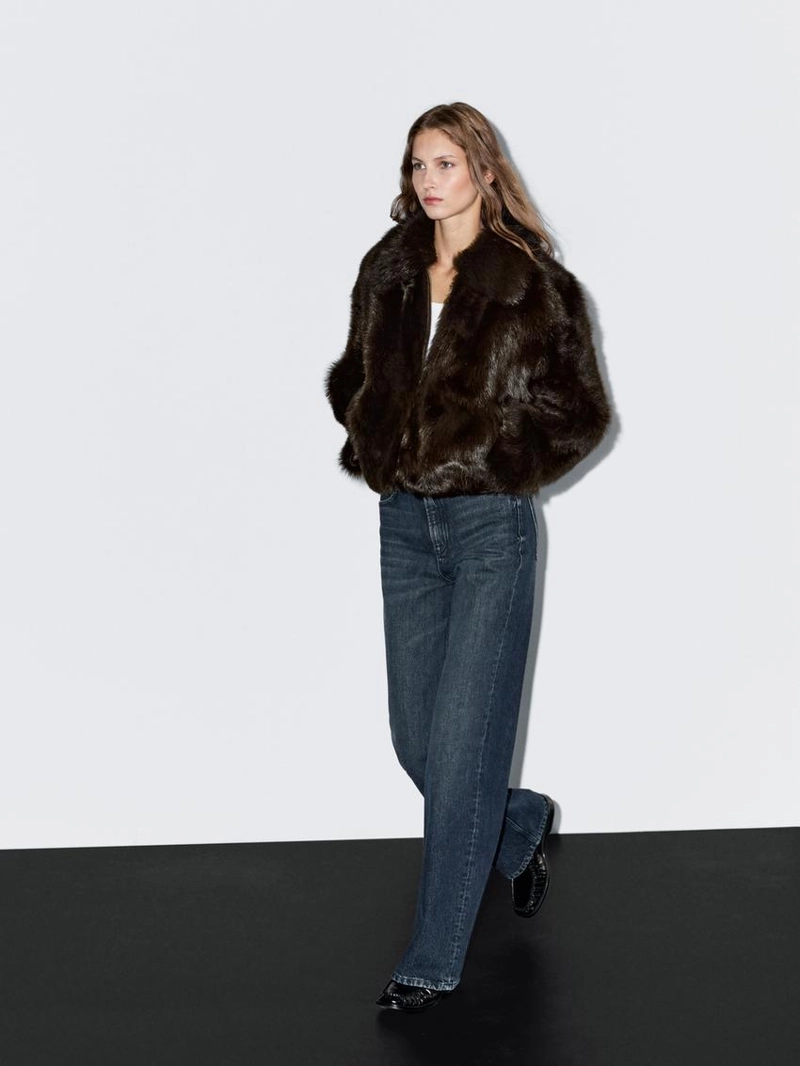 Короткая кожаная куртка с мехом