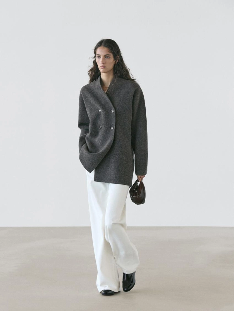 Пальто средней длины с двубортной застежкой из 100% шерсти