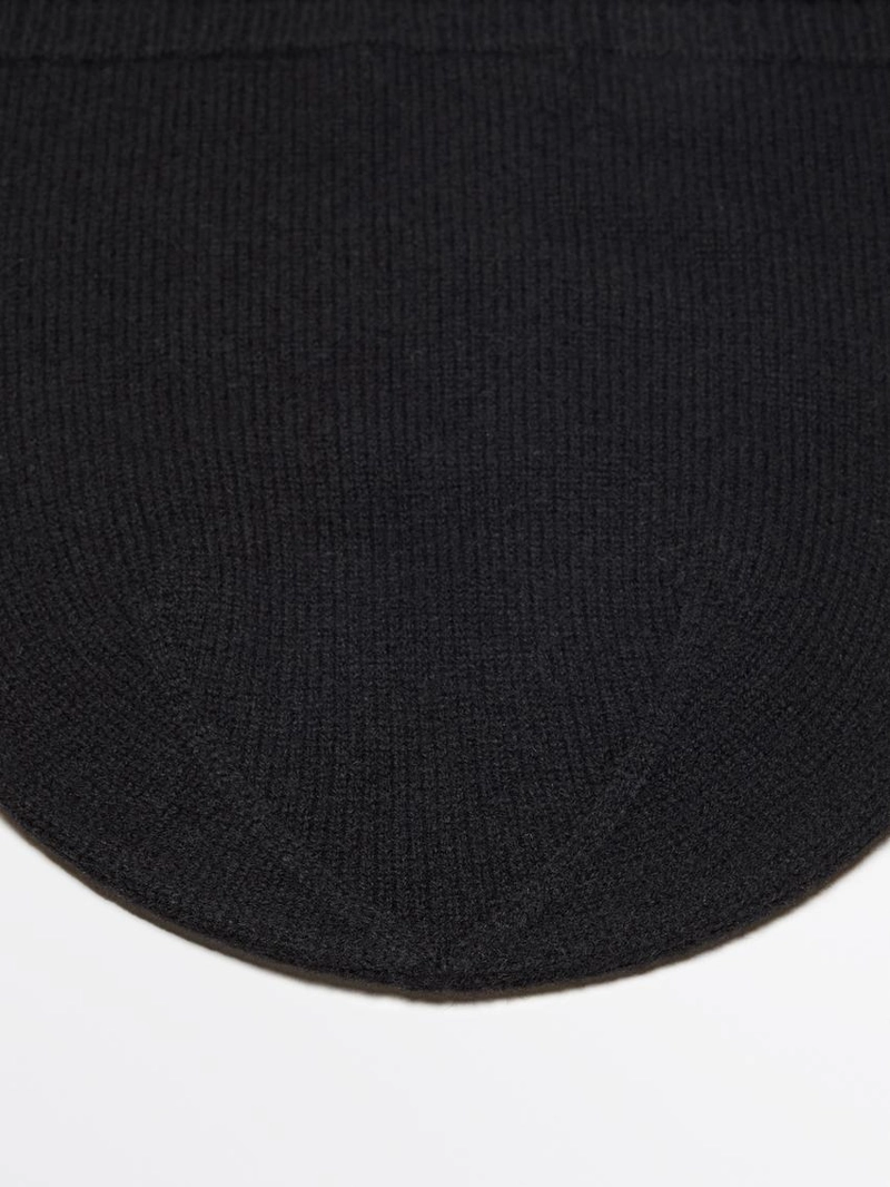 Тонкая вязаная шапка