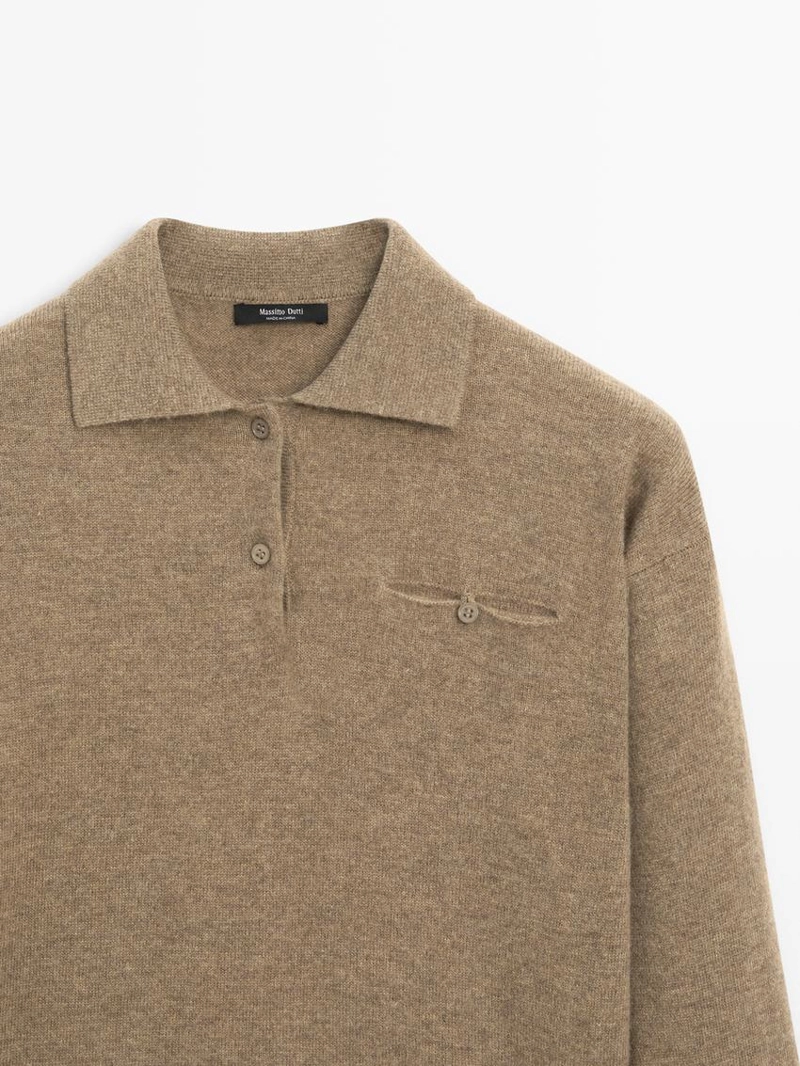 Трикотажный свитер-поло с карманом