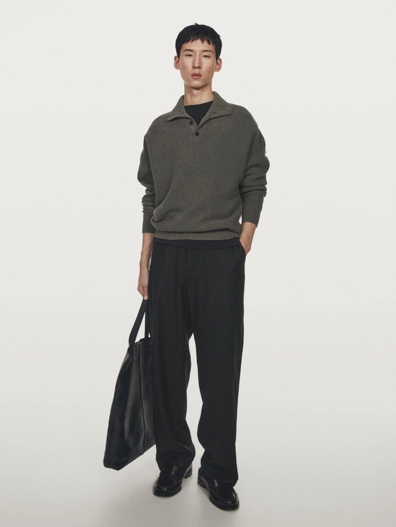 Вязанный свитер с воротником на пуговицах