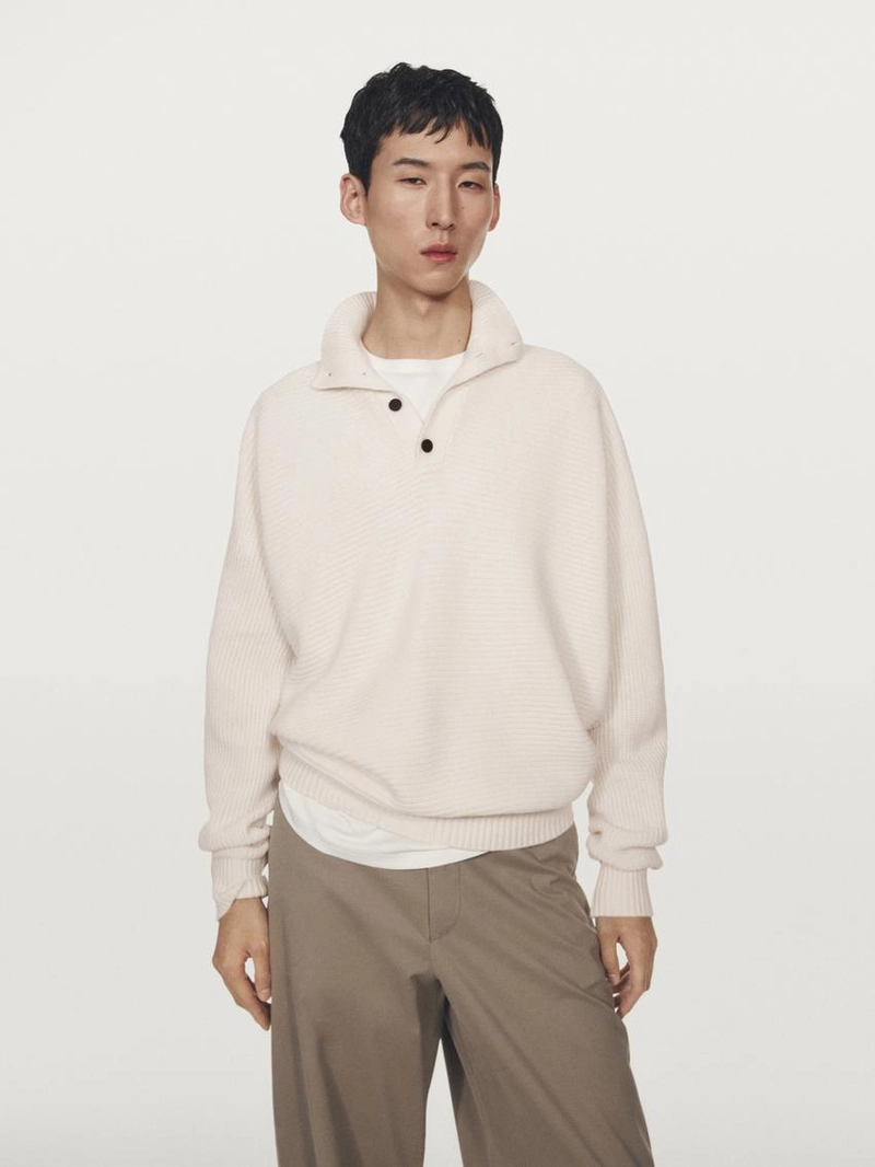 Вязанный свитер с воротником на пуговицах