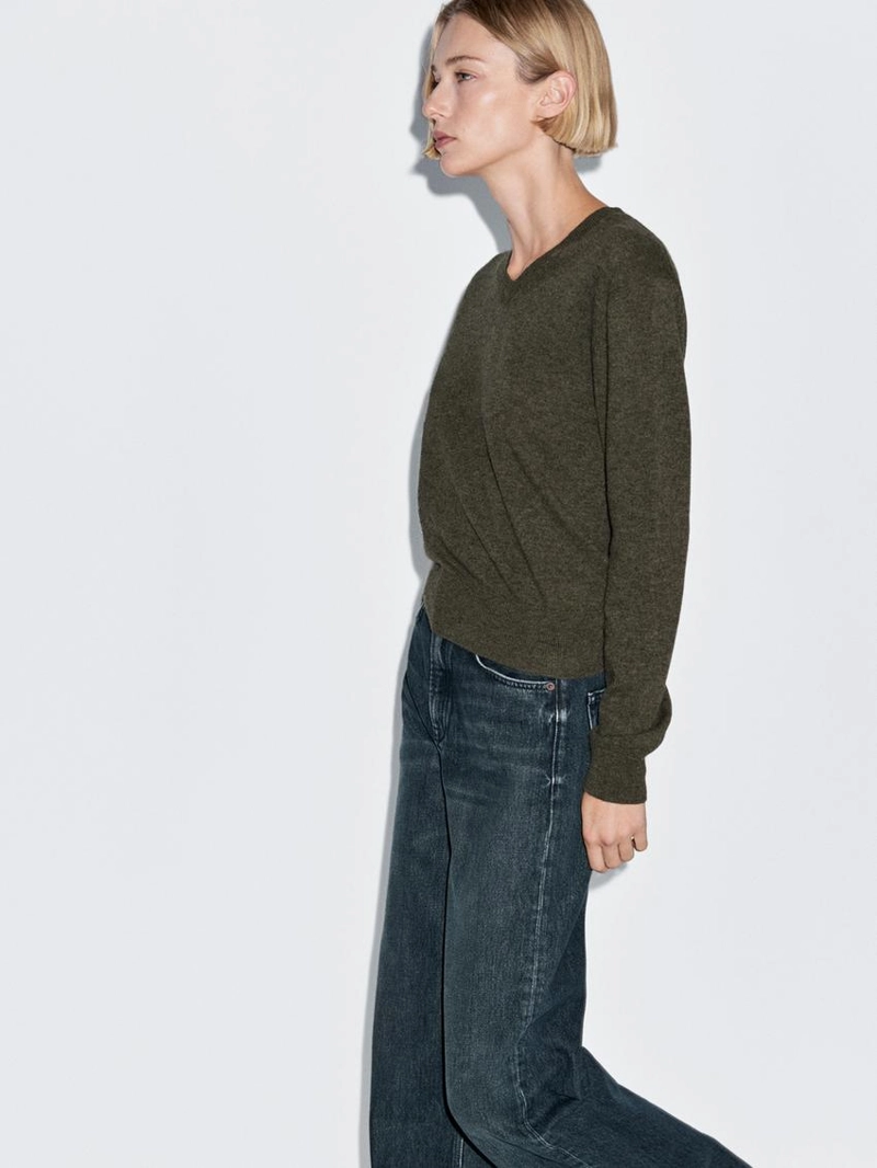 Джемпер с v-образным вырезом из шерстяного микса