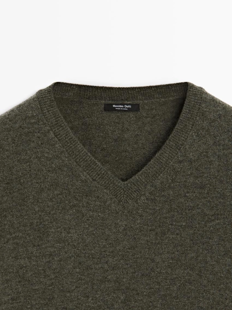 Джемпер с v-образным вырезом из шерстяного микса