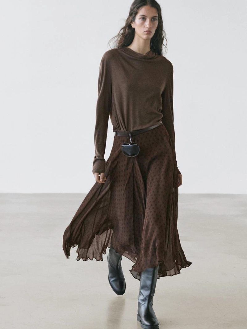 Юбка-миди в горох с расклешенным подолом