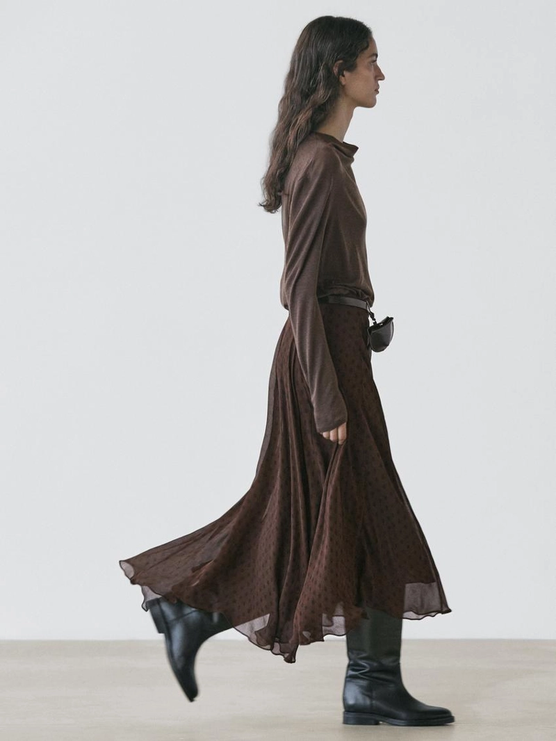 Юбка-миди в горох с расклешенным подолом