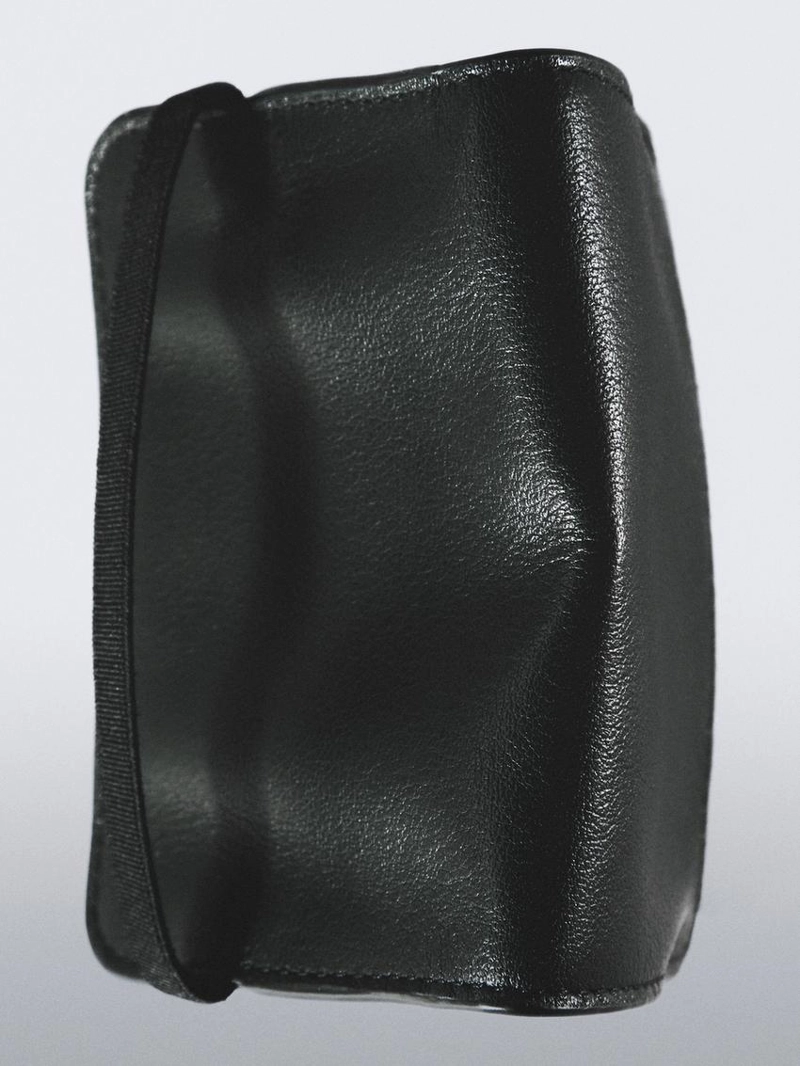 Кардхолдер из натуральной кожи с клапаном