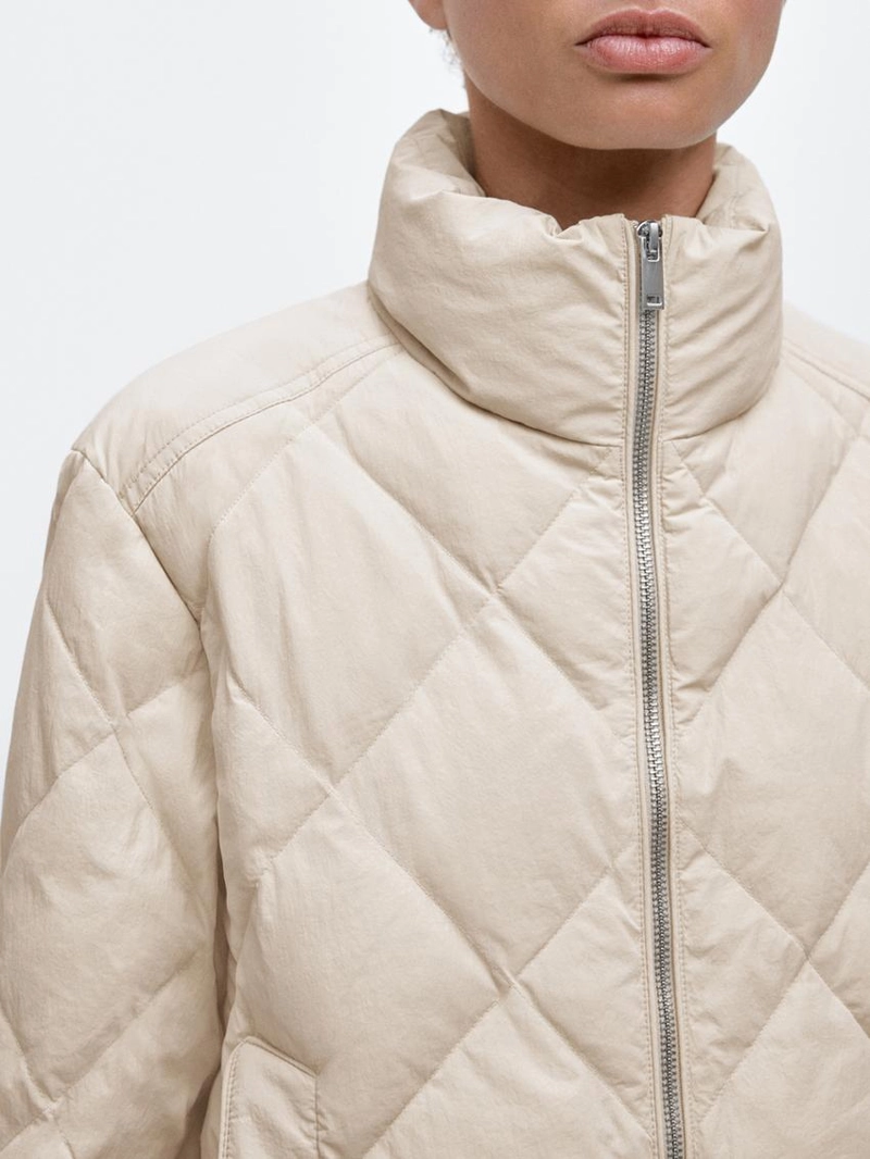 Короткая водоотталкивающая стеганая бомбер-куртка